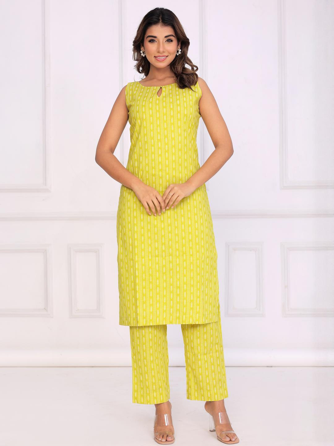 LABEL ADRIJA Women Pure Cotton Sleeveless Round Keyhole Neck Floral Print Kurta Sets