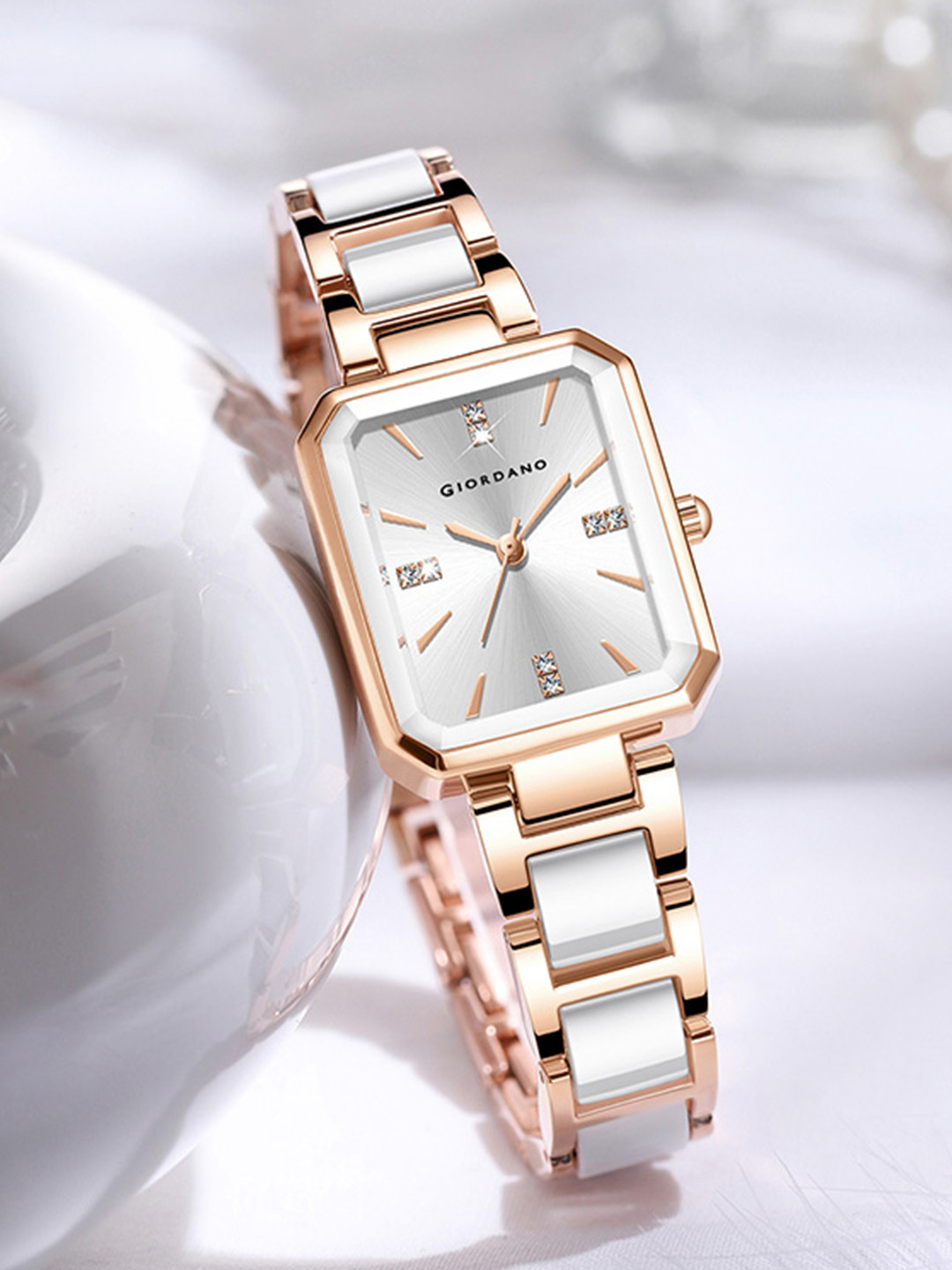 GIORDANO Women Dial & Stainless Steel Bracelet Style Straps Analogue Watch GZ-60101-33