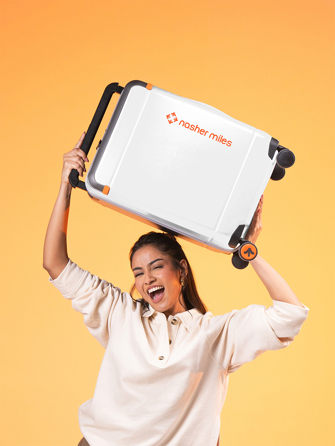 Nasher Miles Oslo Polycarbonate Cabin White Black Trolley Bag - 20 Inch (55 cm)