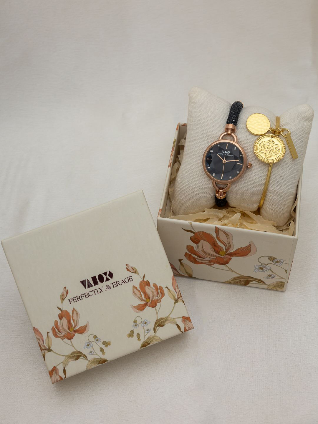 Perfectly Average Women Bracelet With Analogue Watch PAJ-00010653