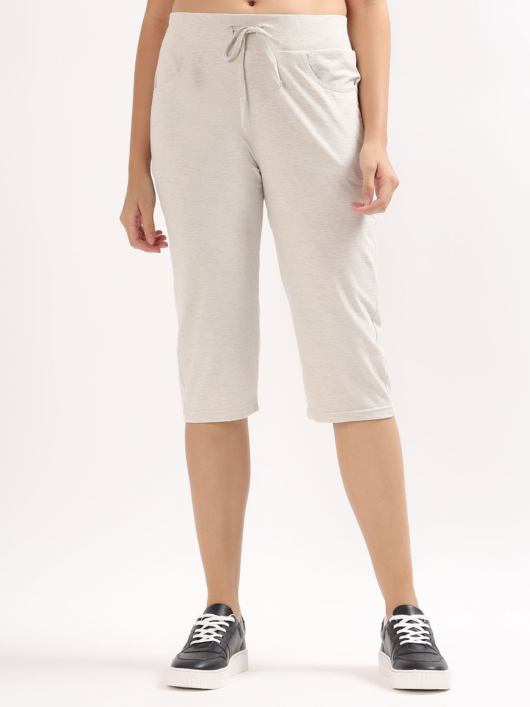 AKTIO Women Solid Cropped Stretch Pull-on Capri Pants