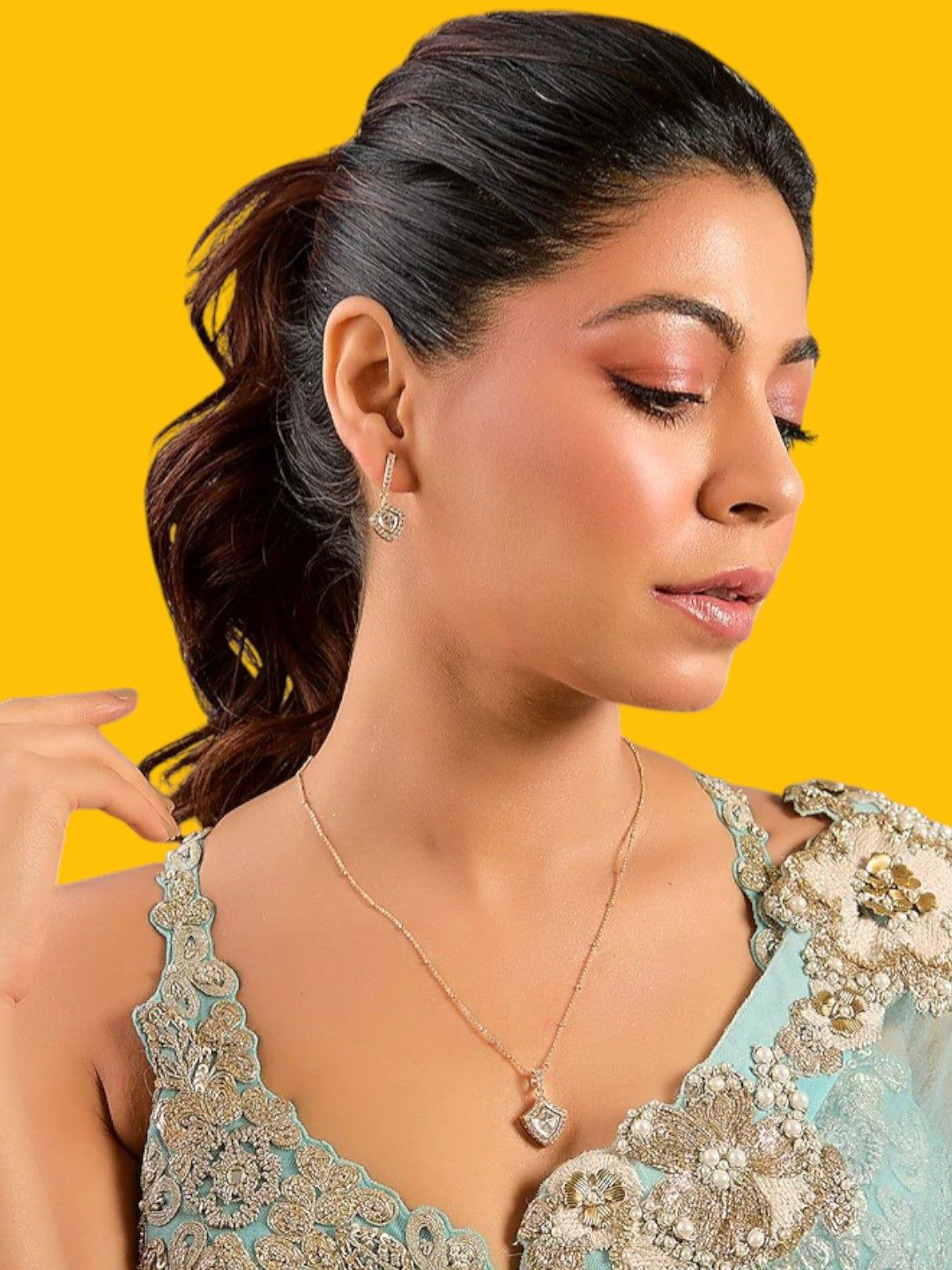AURAA TRENDS Gold Plated Stone Studded Delicate Diamond-Cut Jewellery Set