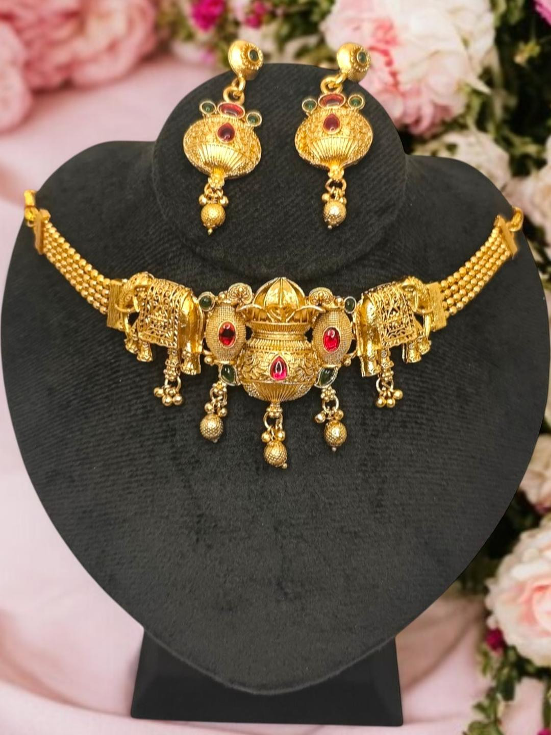 GOLDEN GLAMOUR Gold-Plated Brass Kundan Choker Necklace