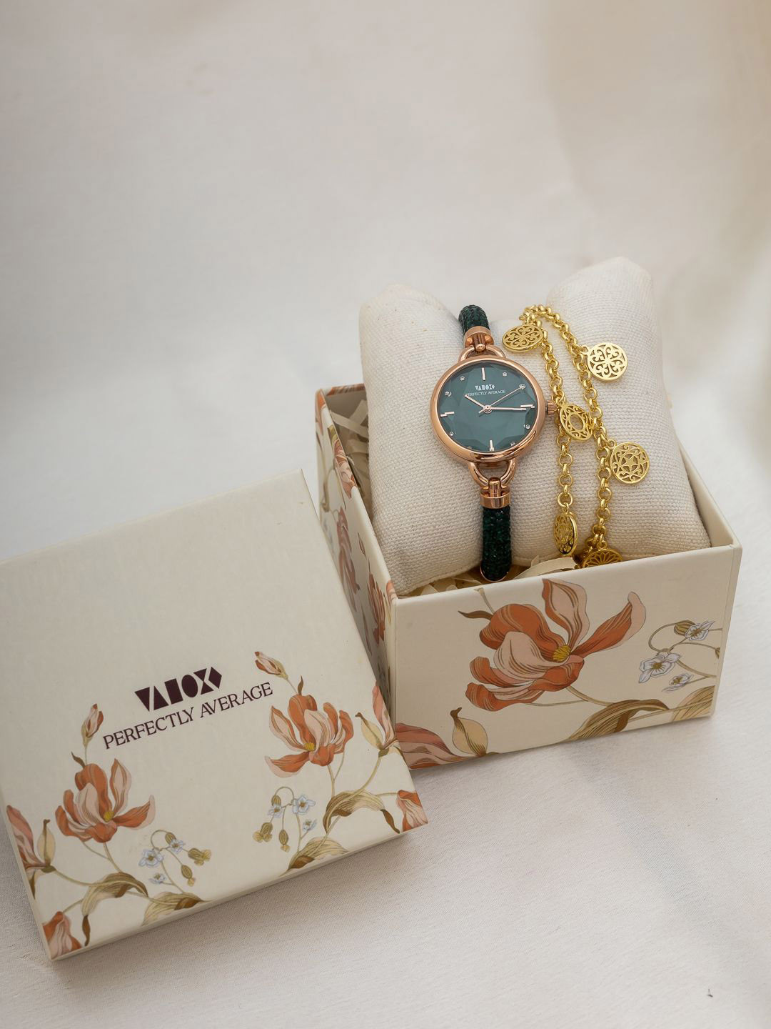 Perfectly Average Women Stainless Steel Bracelet Style Straps Analogue Watch Gift Set