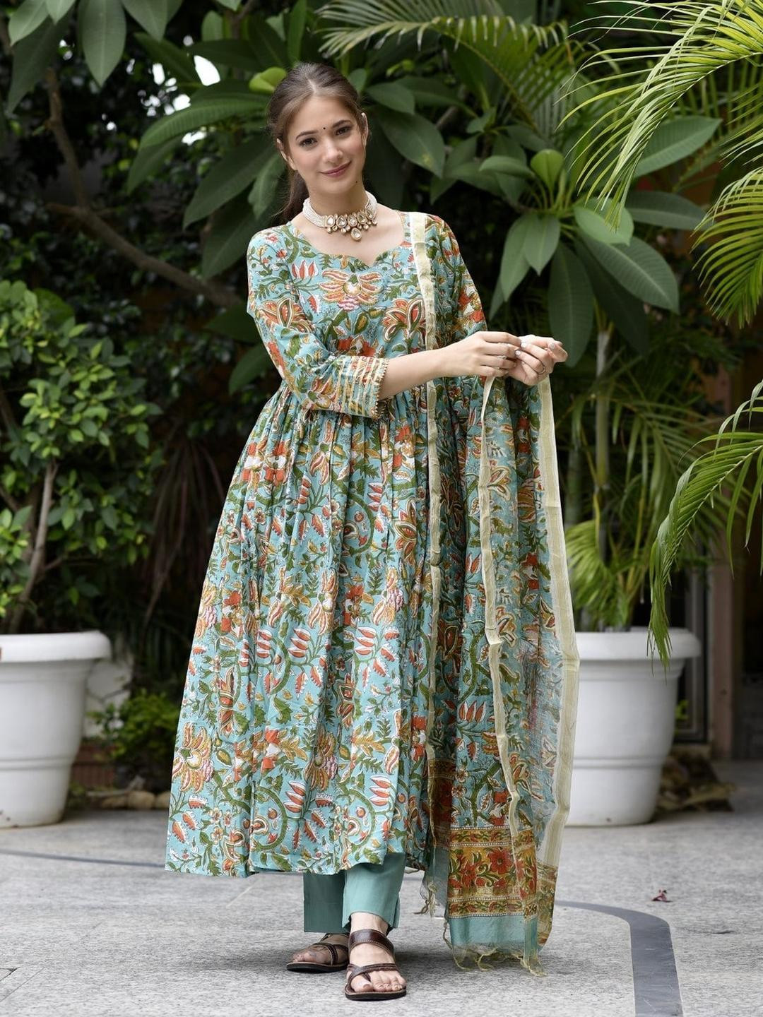 KALINI Women Green Viscose Rayon Printed Kurta Sets