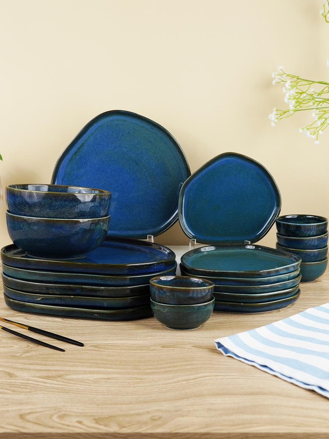 The Golden Theory 20 Pieces Blue Ceramic Dinner Set