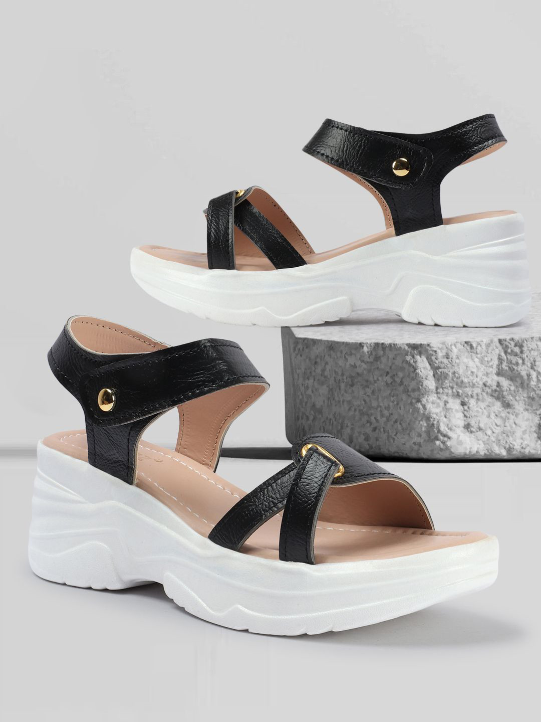 VENDOZ Wedge Sandals with Buckles