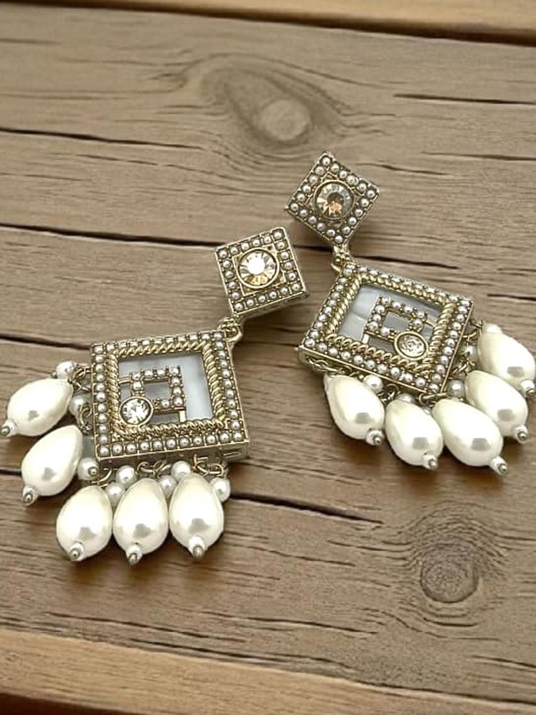 BFC - BUY FOR CHANGE Chandbalis Earrings