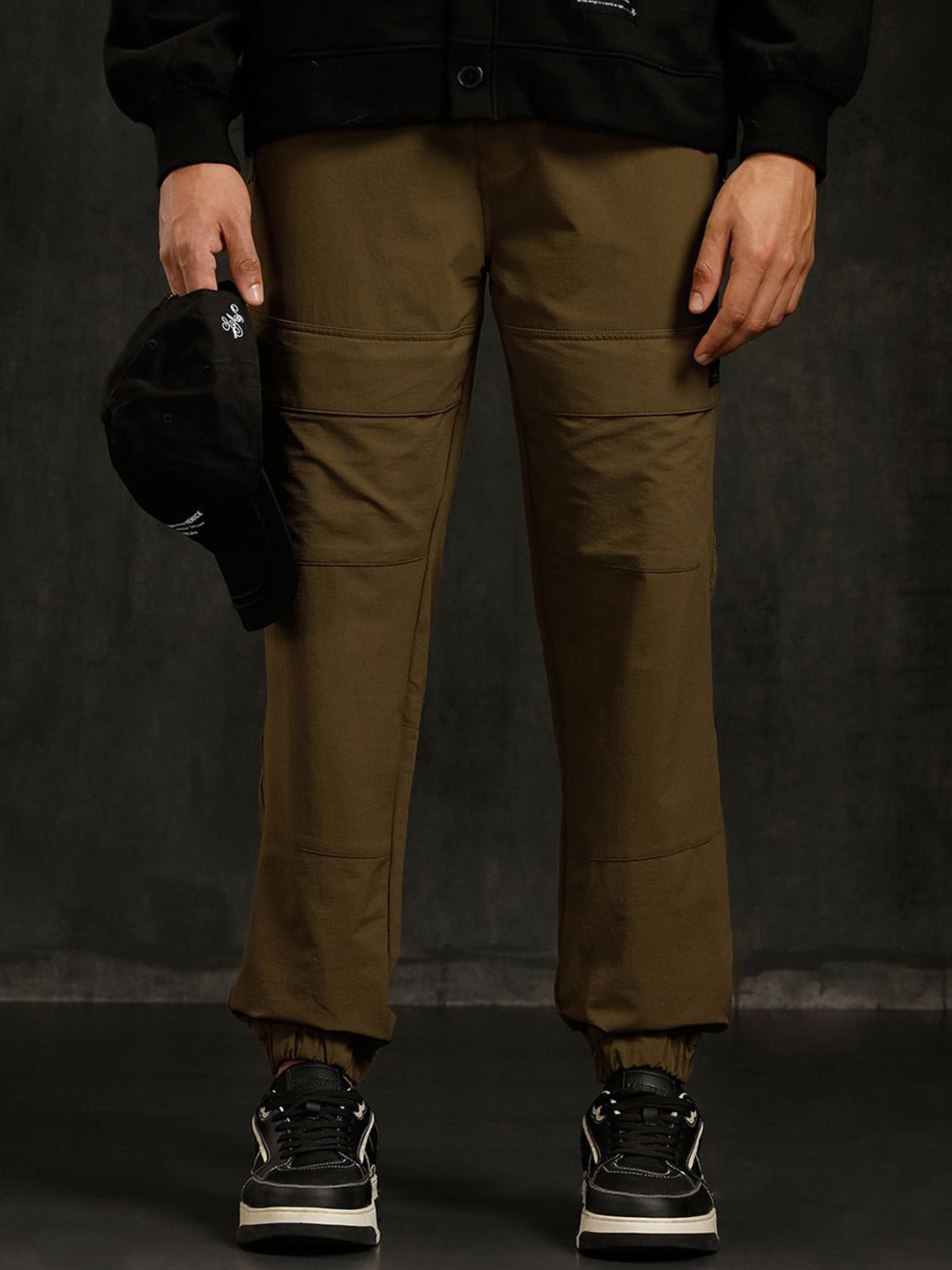 WROGN Men Mid Rise Straight Joggers