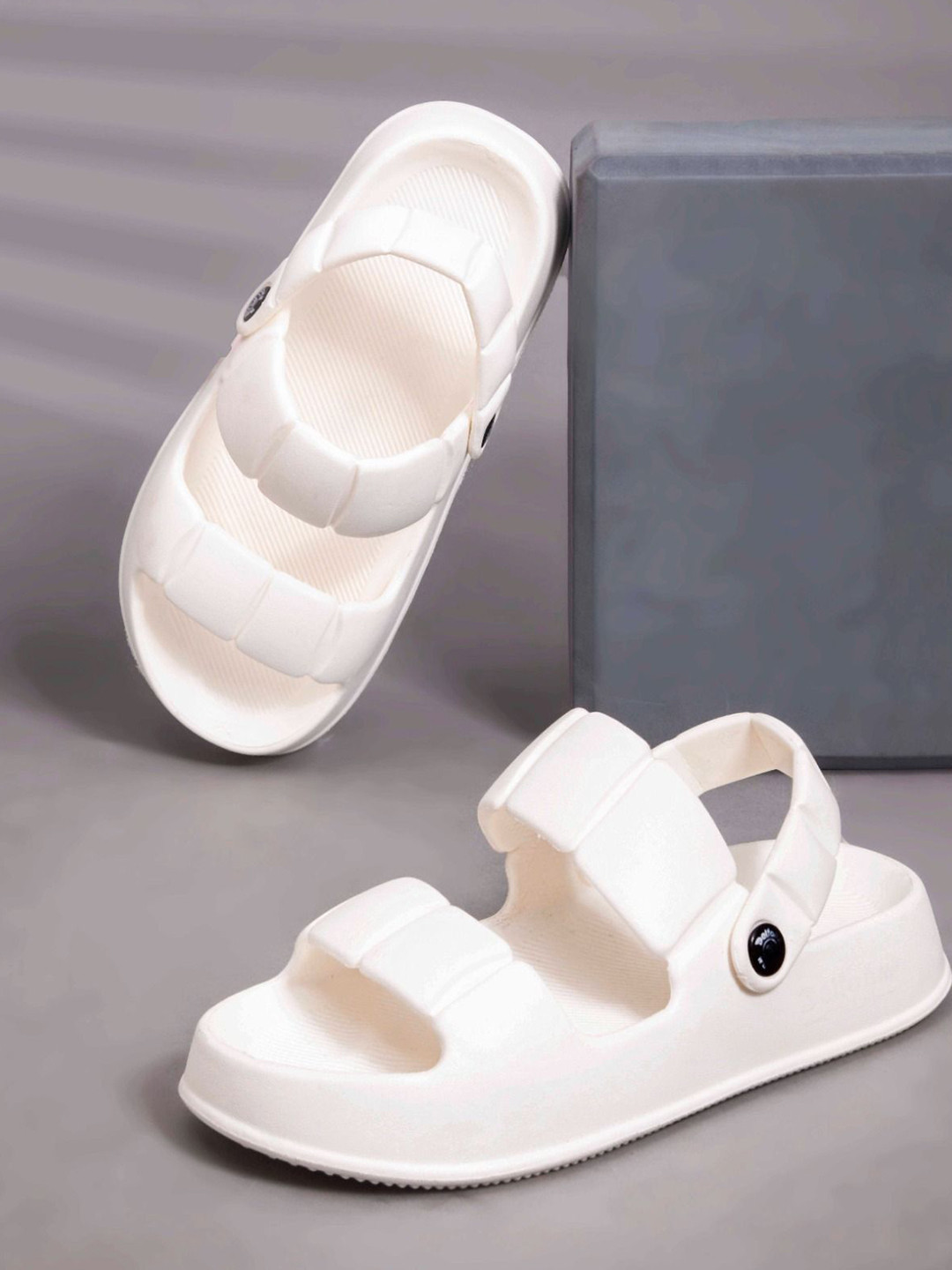Deflow Women Round Toe Flip-Flops
