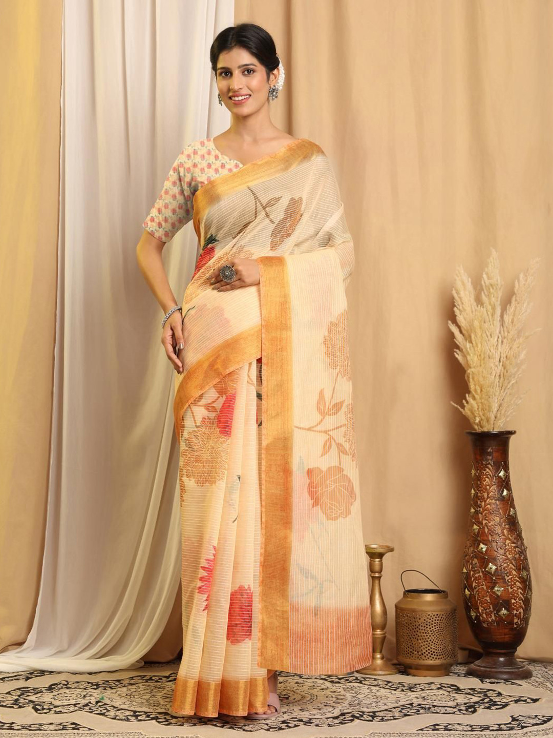 SHIVAM FABRICS Floral Printed Saree