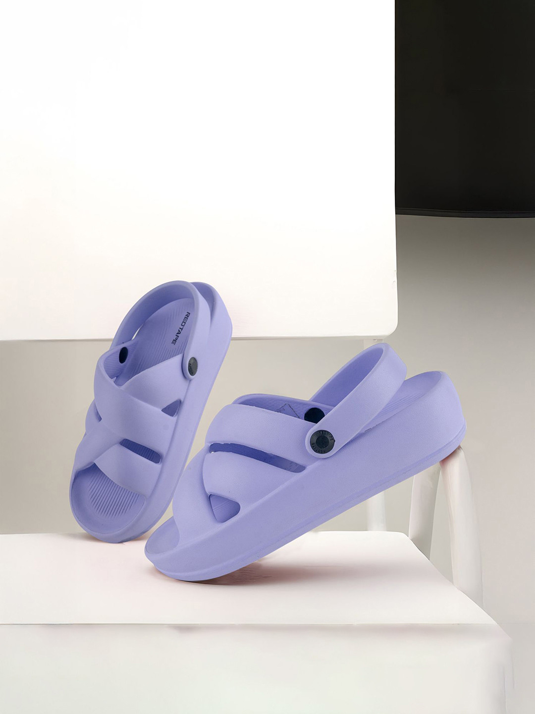 Red Tape Women Solid Comfort Casual Clog