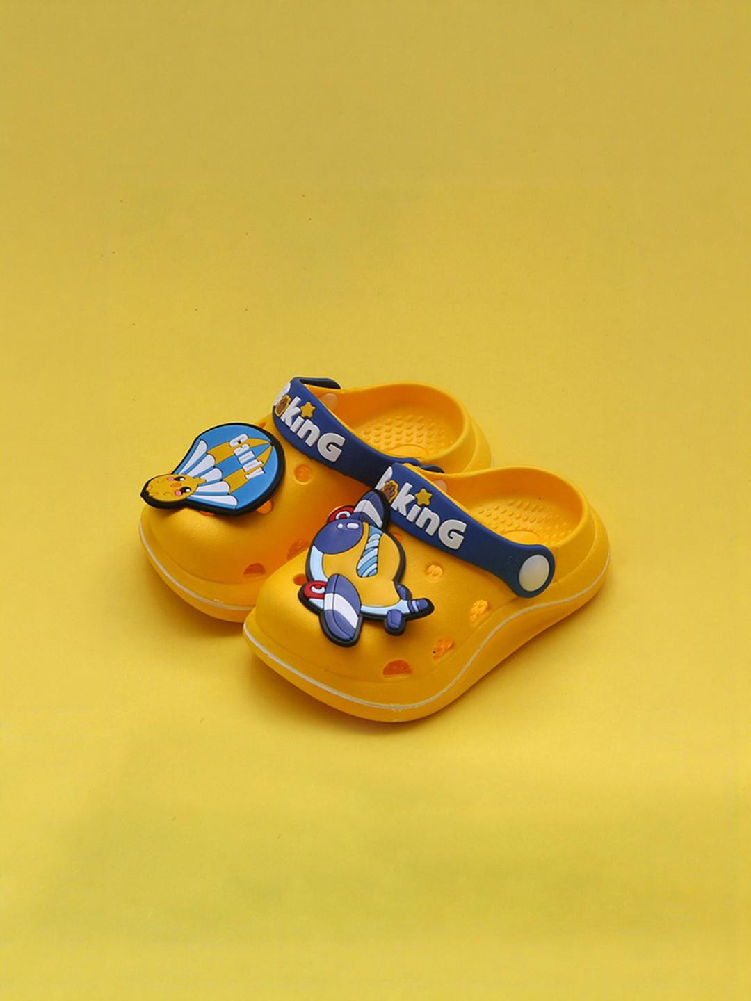 Hopscotch Boys Yellow & Blue Printed Text Applique Everyday Clogs