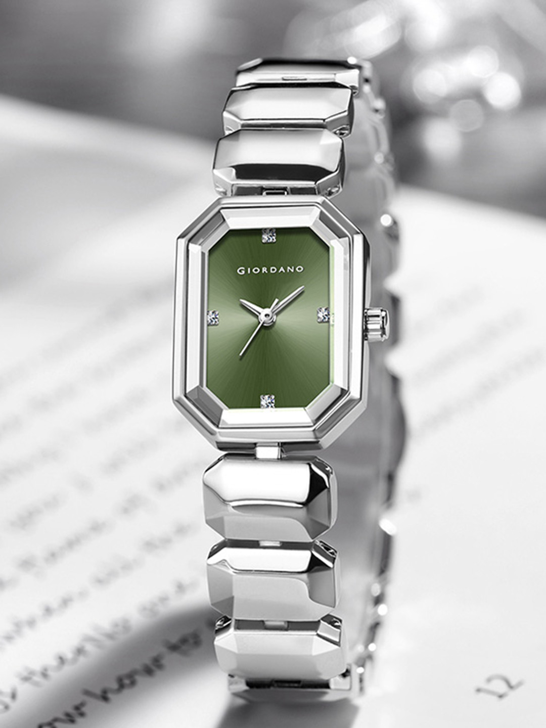 GIORDANO Women Dial & Stainless Steel Bracelet Style Straps Analogue Watch GZ-60103-11