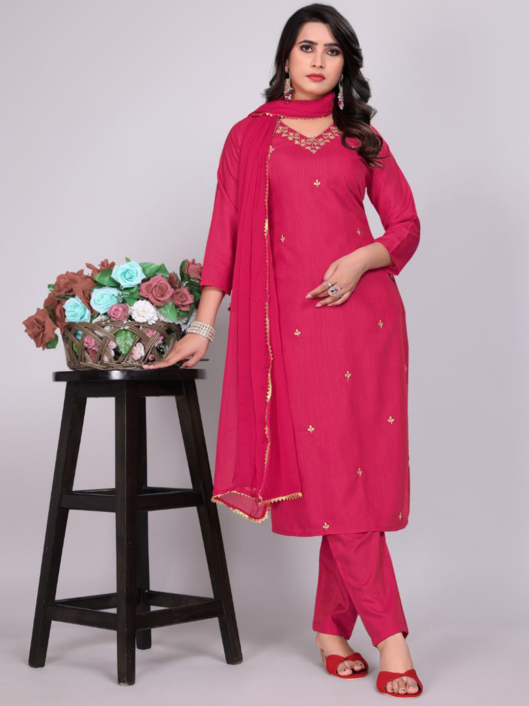 Swibona Women Floral Embroidered Regular Thread Work Kurta with Trousers & Dupatta