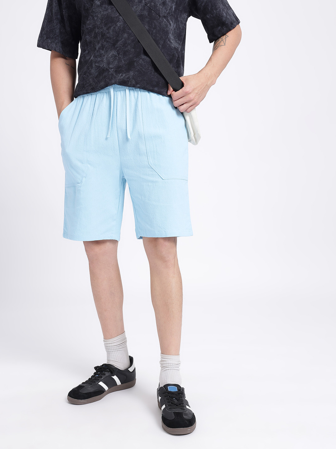 StyleCast x Revolte Men Crinkled Effect Mid-Rise Linen-Cotton Regular Fit Shorts