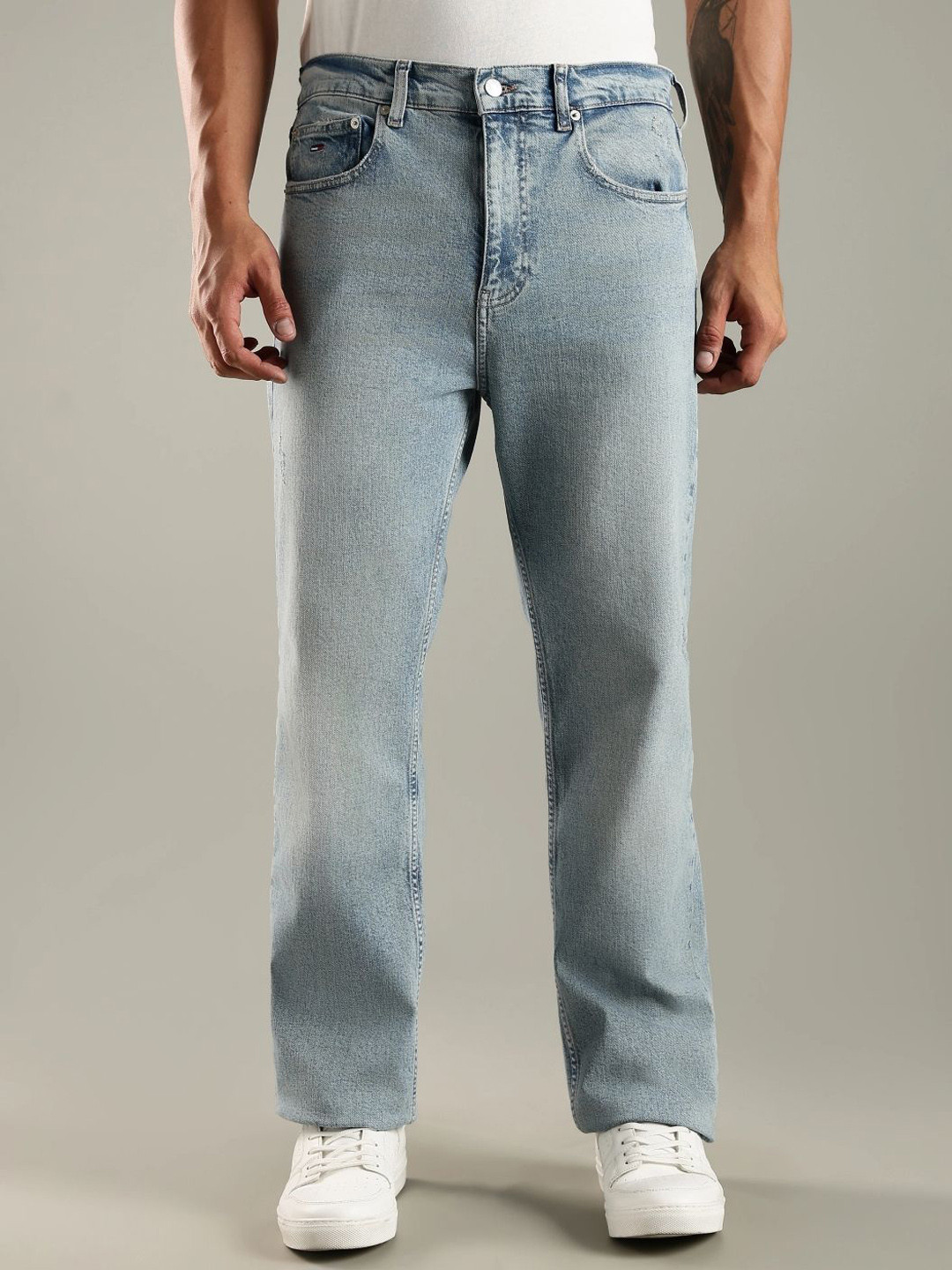 Tommy Hilfiger Europe Men Regular Fit Mid-Rise Low Distress Light Fade Jeans