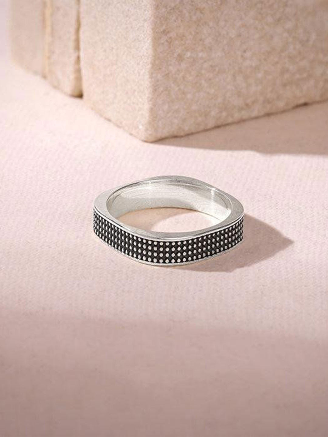 GIVA 925 Sliver-Plated Oxidized Trandy Ring