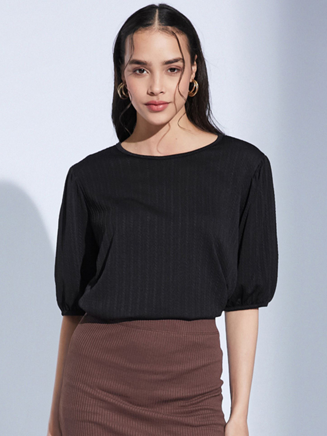 Selvia Edge Round Neck Short Sleeves Top