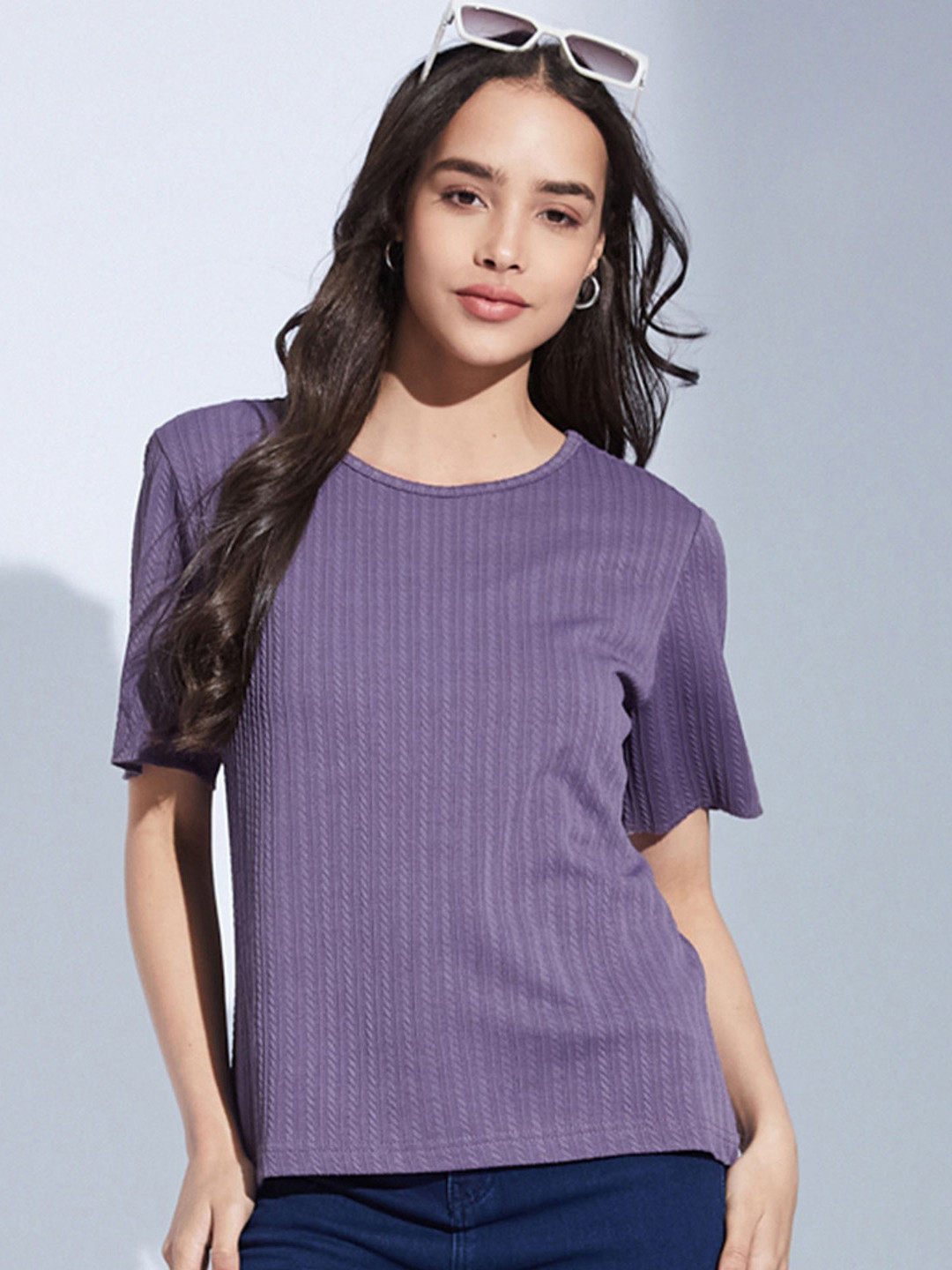 Selvia Edge Round Neck Short Sleeves Top