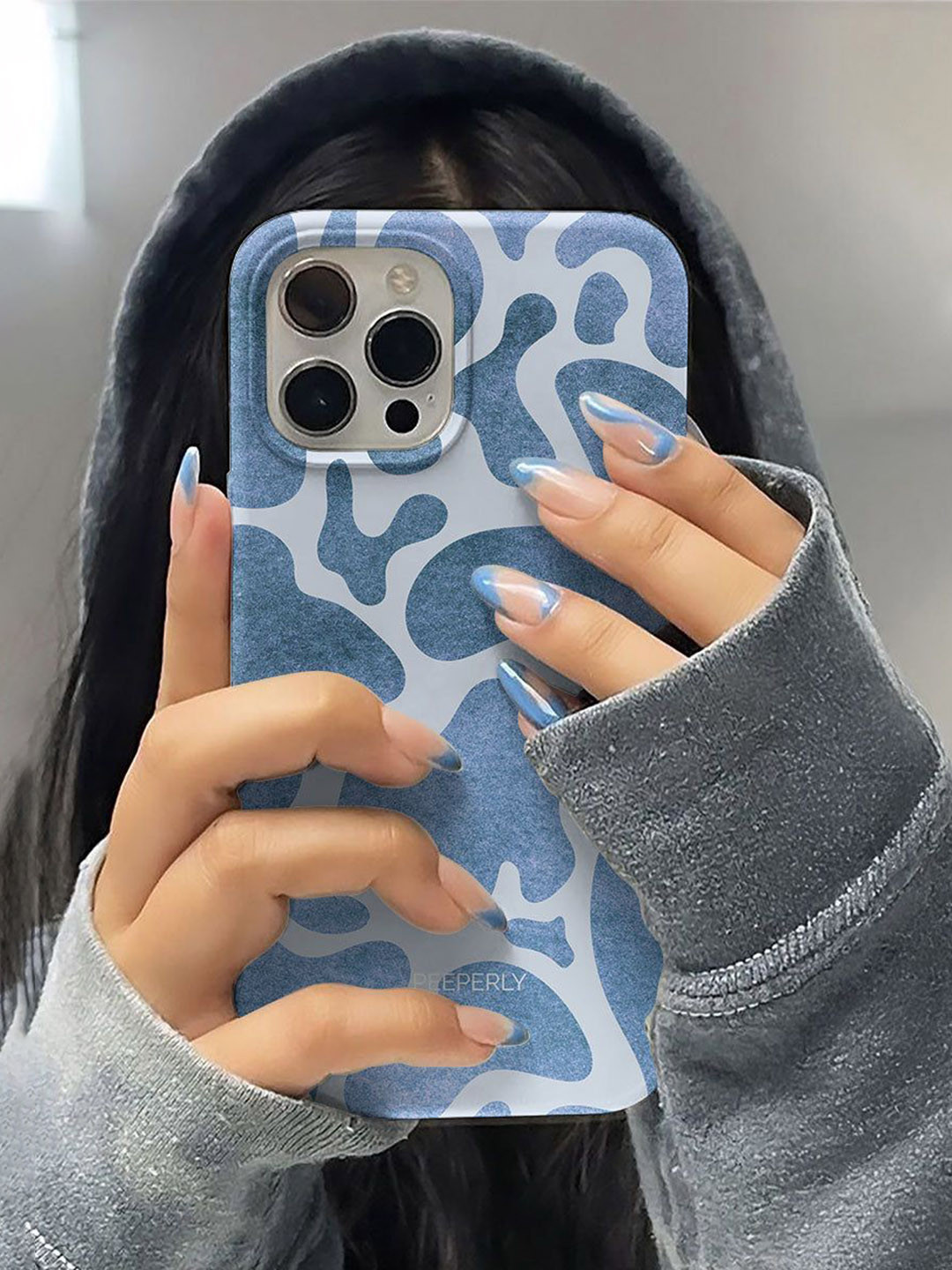 PEEPERLY Women iPhone 13 Sobremesa Abstract Impact Resistant Crystal Back Case