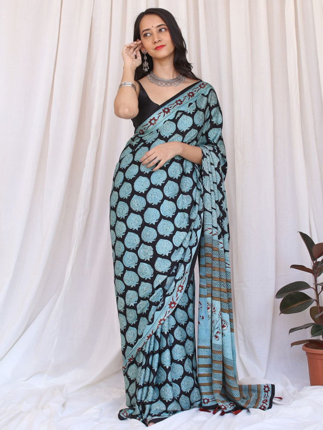 GRAY AND GREEN Floral Block Print Saree