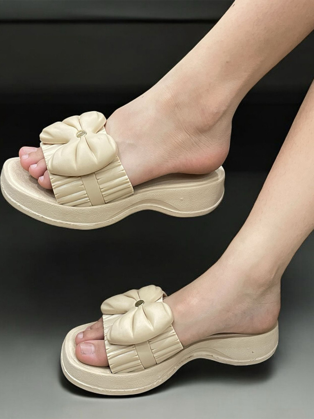 Deals4you Women Solid Casual Slider