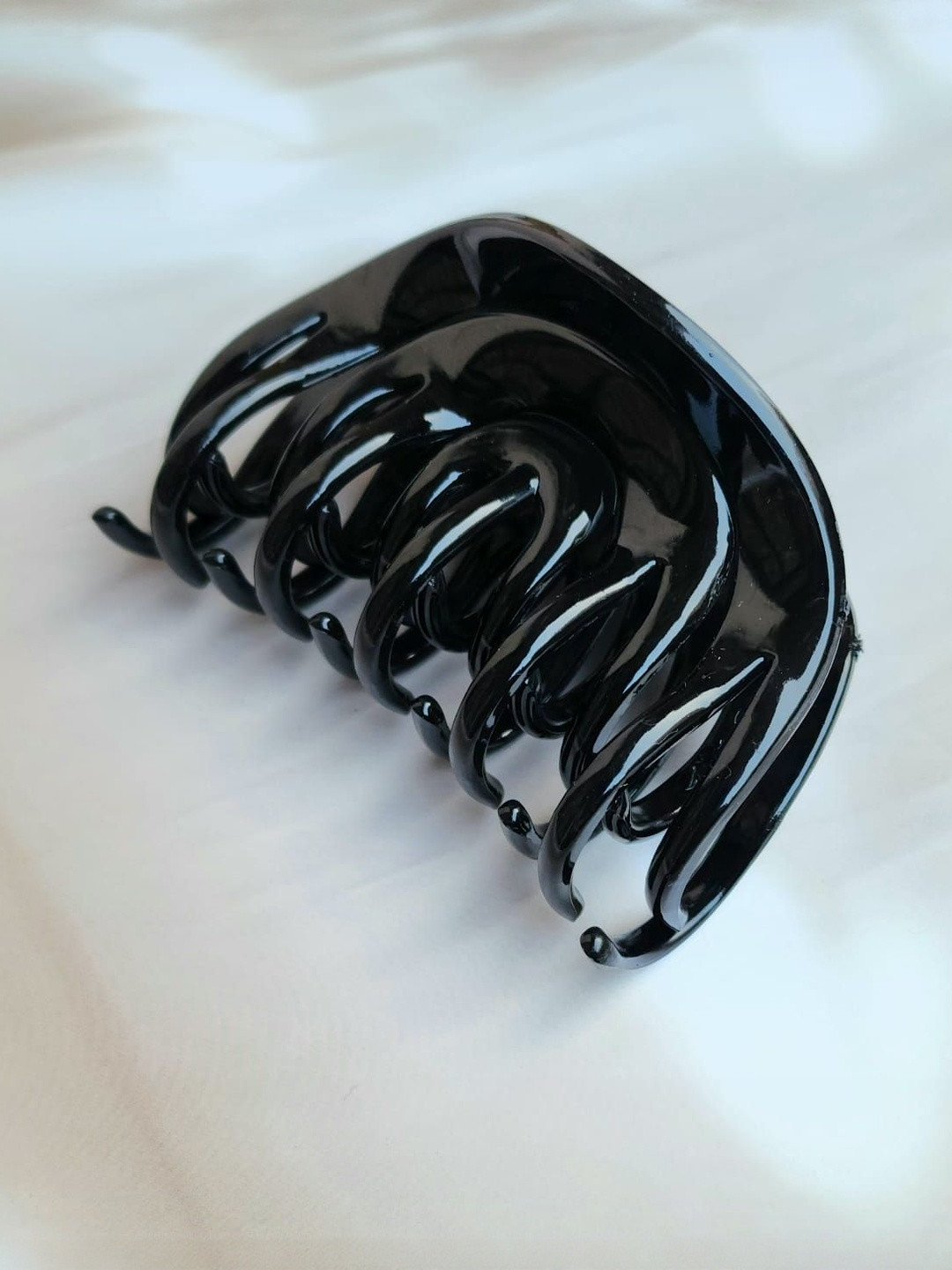 DIVASTRI Women Black Criss Cross Hair Claw Clip