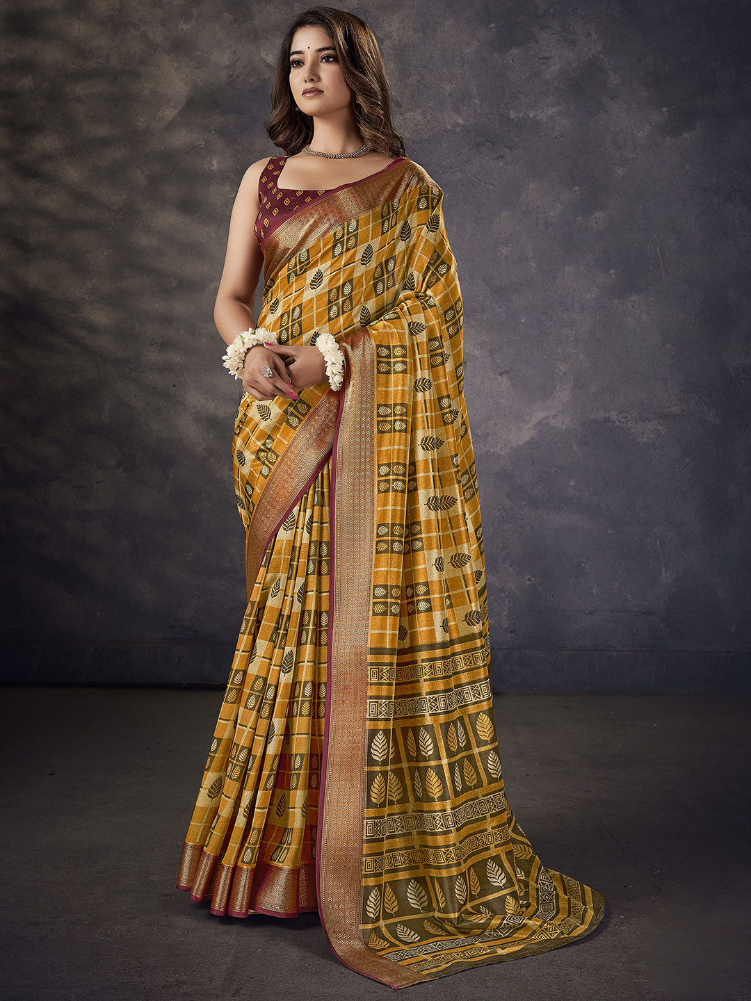 TIRA Women Bandhani Block Print Saree