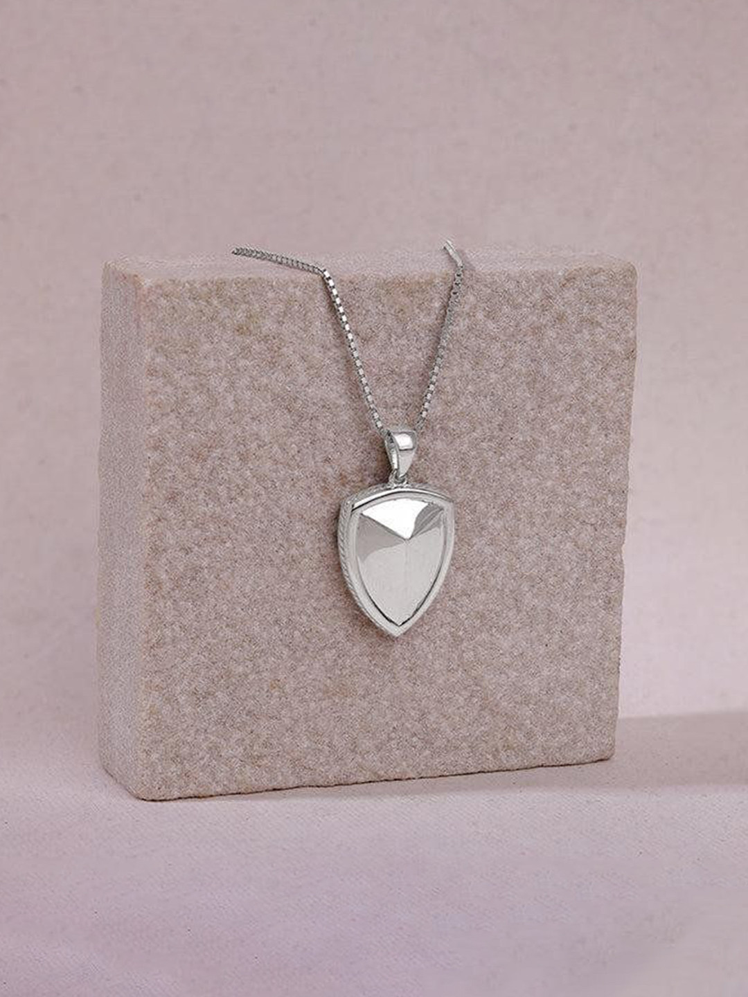 GIVA Men 925 Silver Rhodium-Plated Knights Valor Pendant With Box Chain