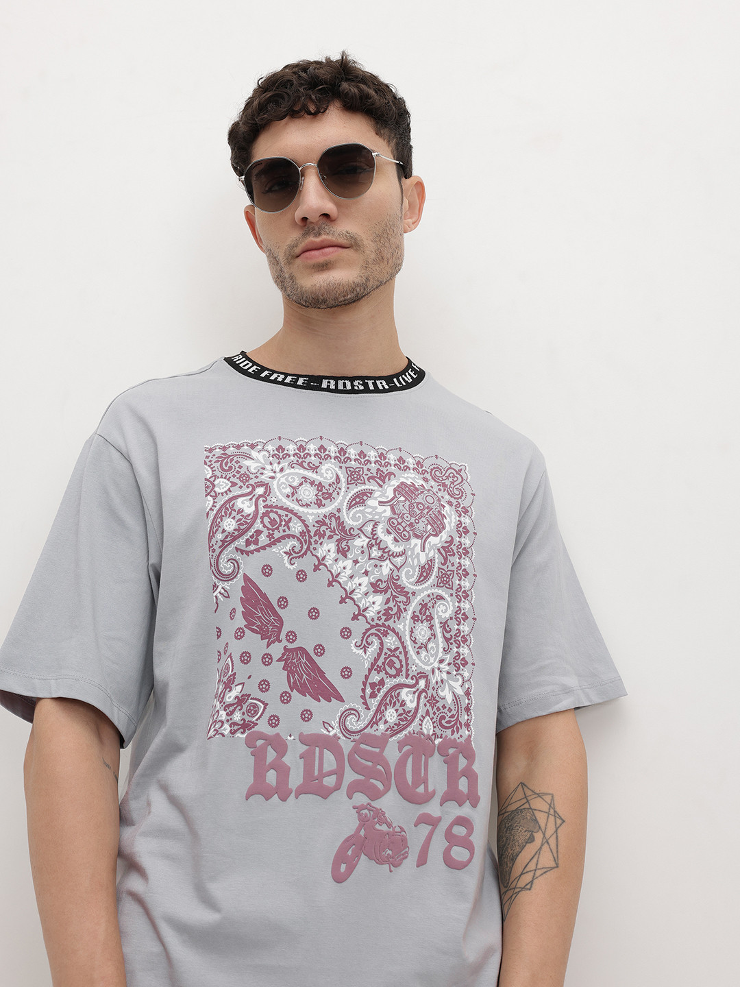 The Roadster Life Co. Printed Drop-Shoulder Sleeves Pure Cotton Relaxed Fit T-shirt