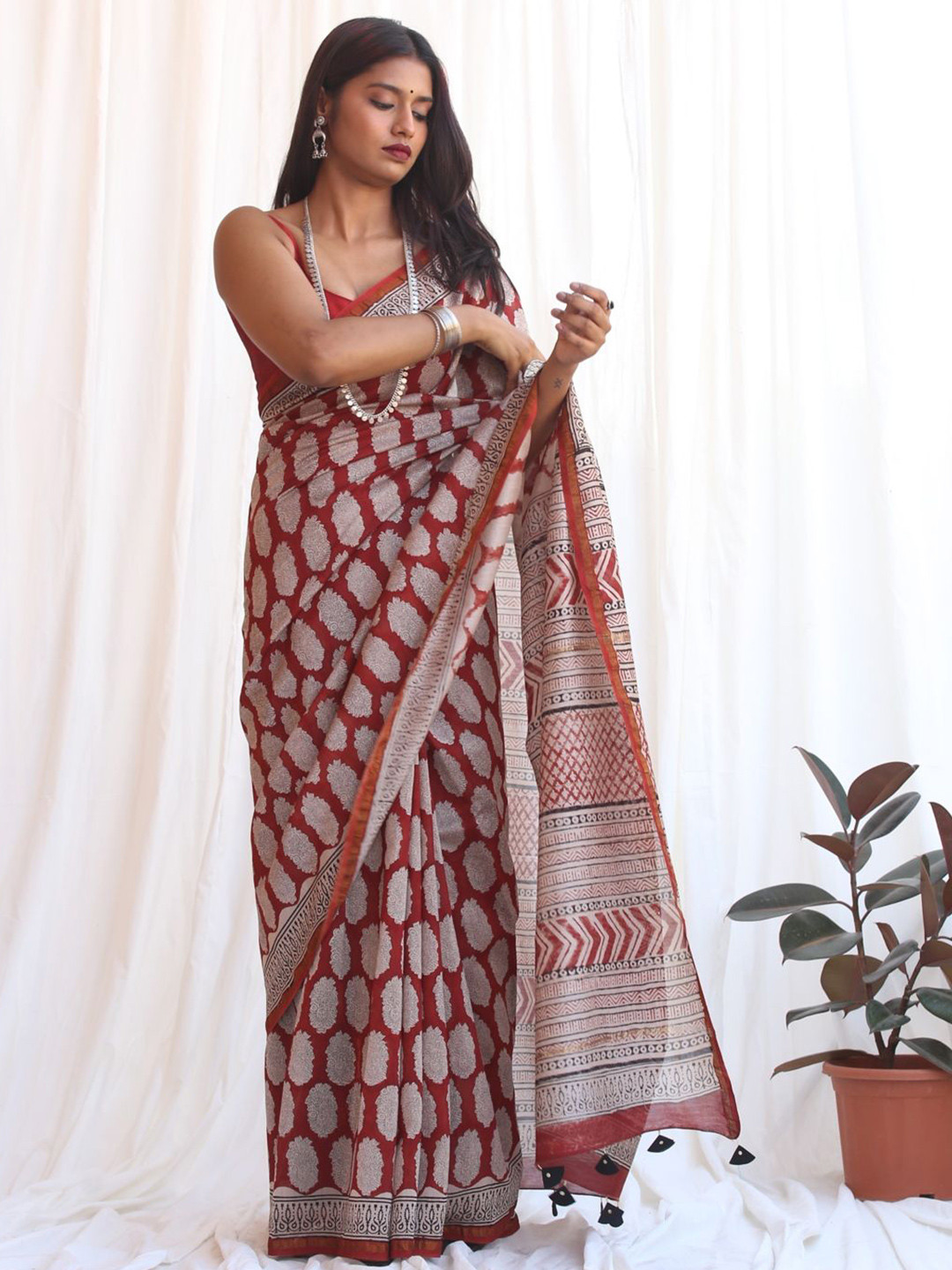 GRAY AND GREEN Aaghaaz : Madder Ethnic Motifs Printed Bagru Handblock Chanderi Saree