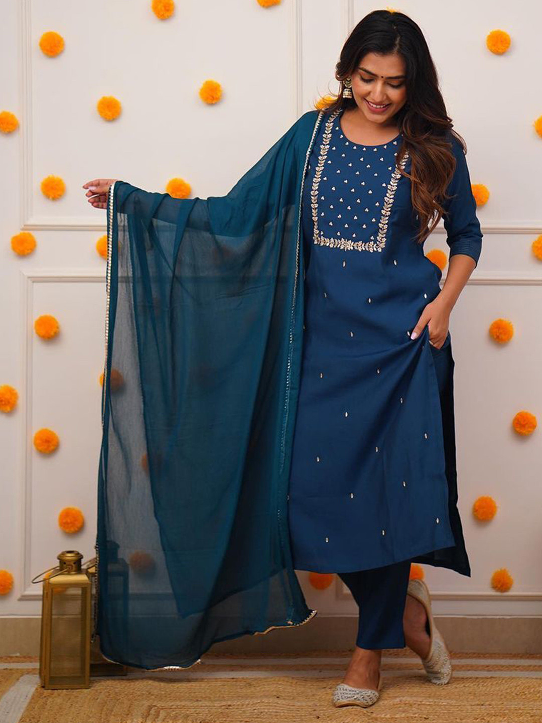 Swibona Women Ethnic Motifs Printed Kurta with Trousers & Dupatta