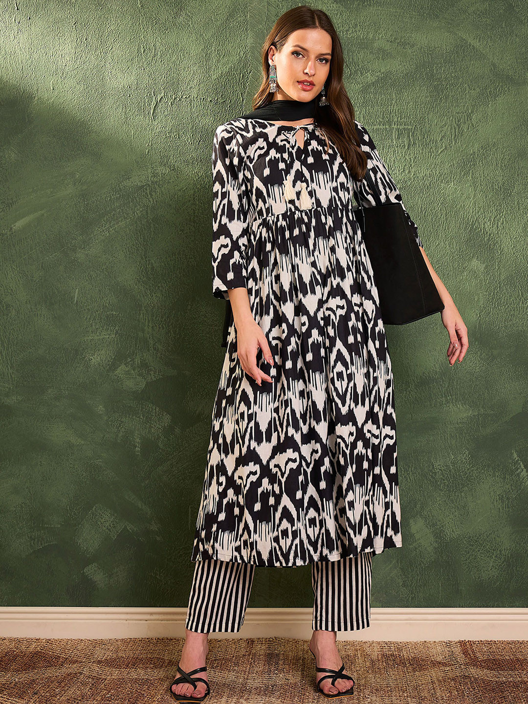 Shae by SASSAFRAS Women Abstract Printed Regular Pure Cotton A-Line Calf Length Kurta Set