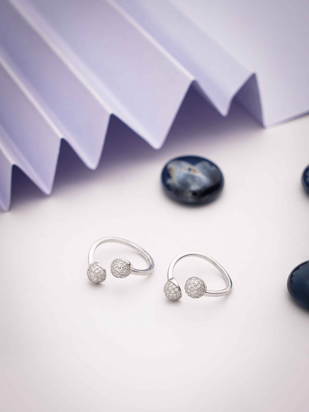 DIAVO Women Globes Of Glint Toe Rings