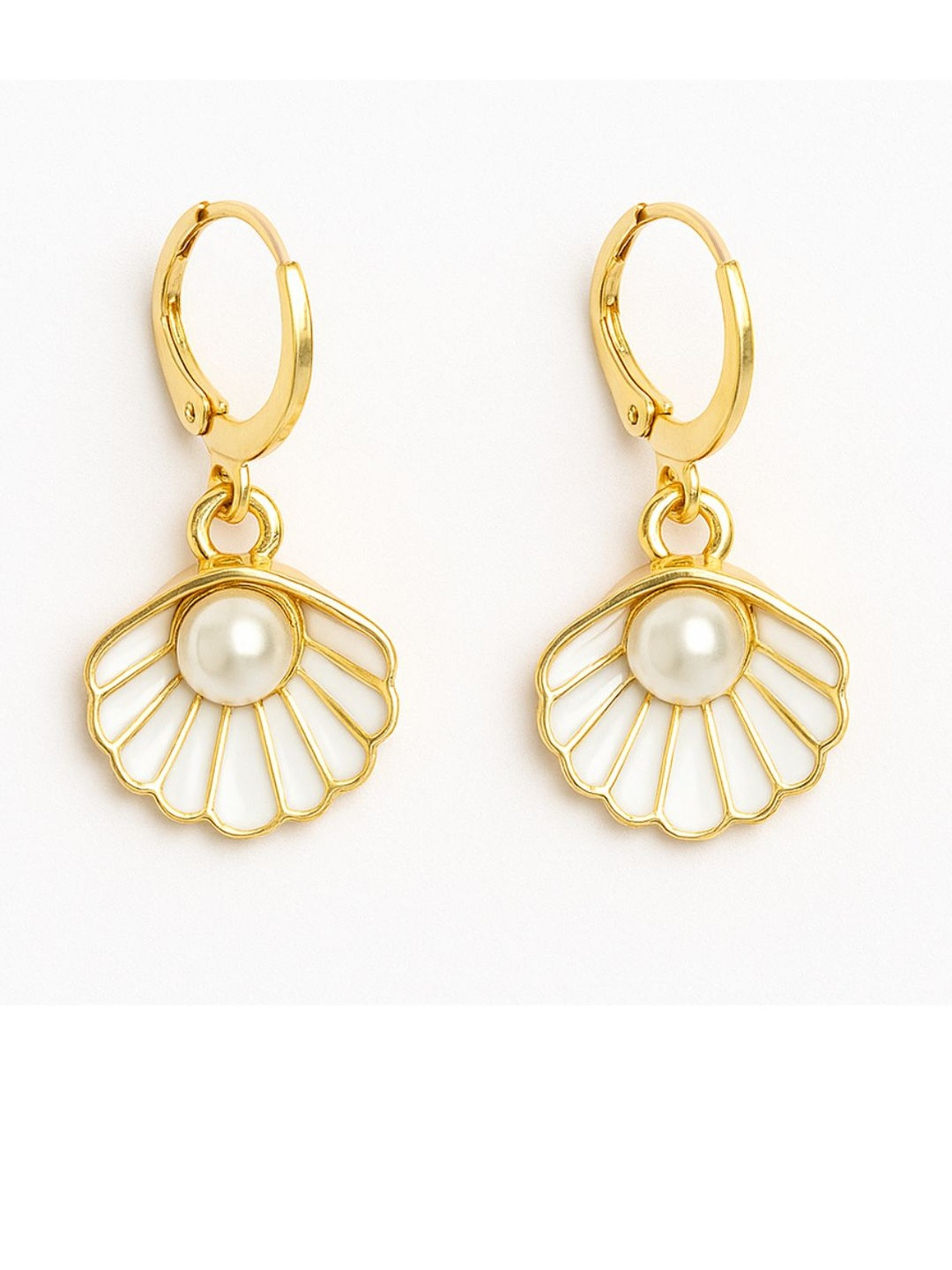 Tipsy closet Women Gold-Plated Shell Shaped Contemporary Hoop Earrings