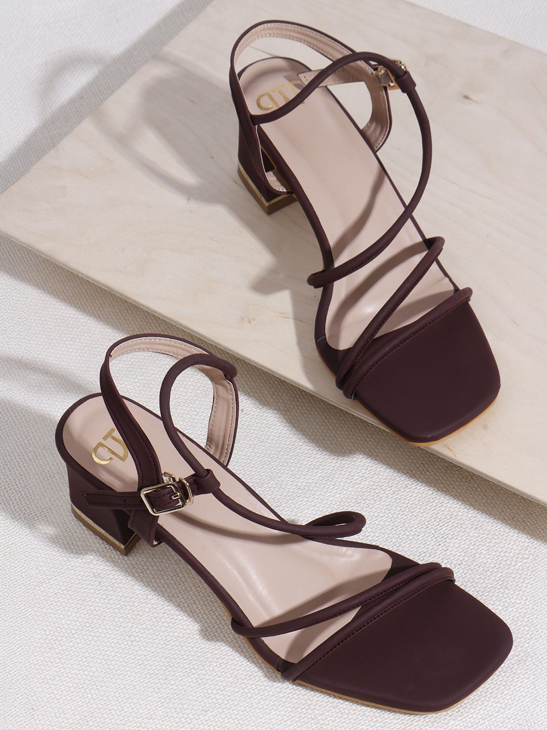 THE WHITE POLE Block Sandals with Buckles