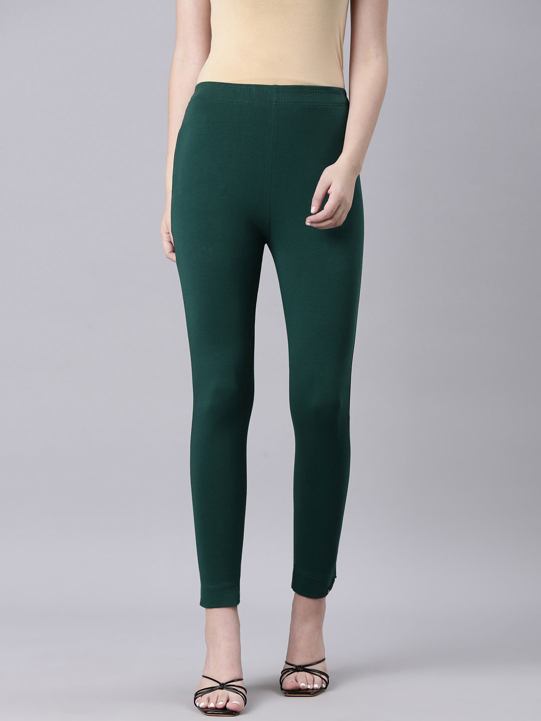 TWIN BIRDS Women Regular Fit Functional Pocket Sleek Ethnic Knitted Kurti Pant