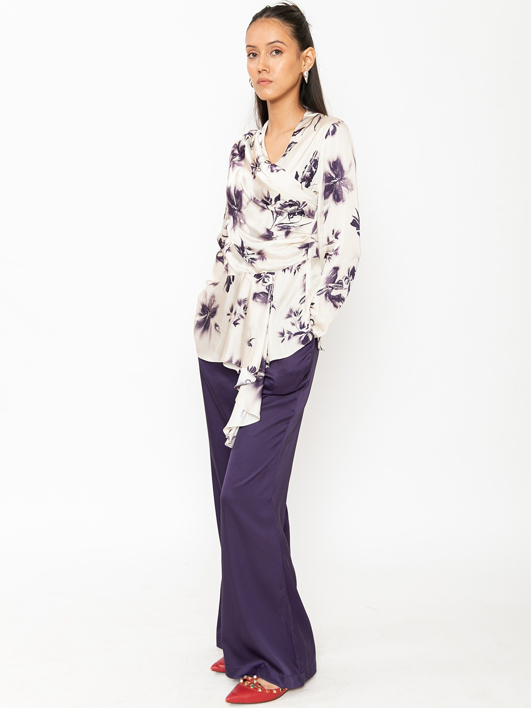 Contemponari Wild Flowers Floral Printed V-Neck Satin Top
