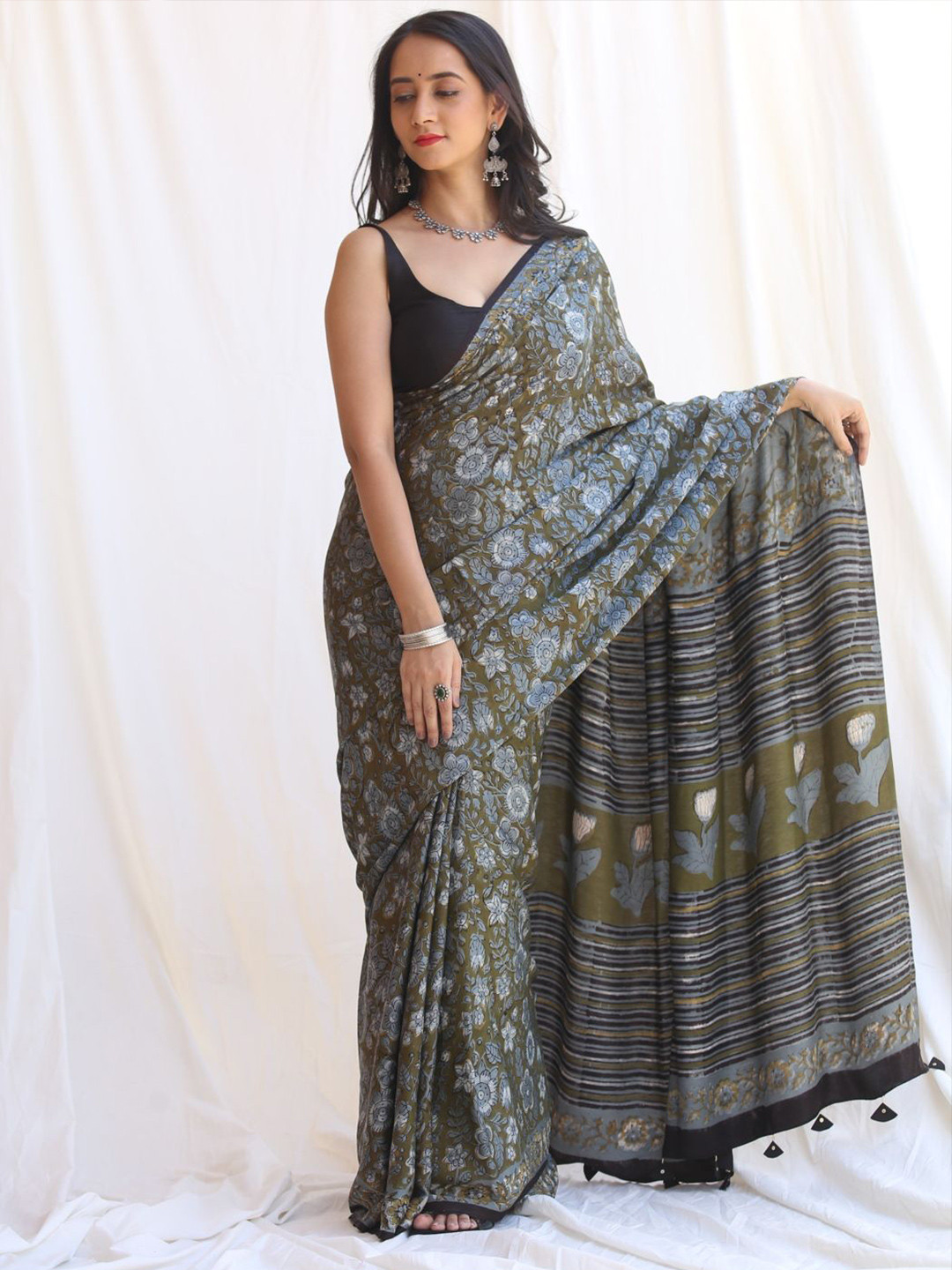 GRAY AND GREEN Moongiya Floral Printed Block Print  Modal Silk Saree