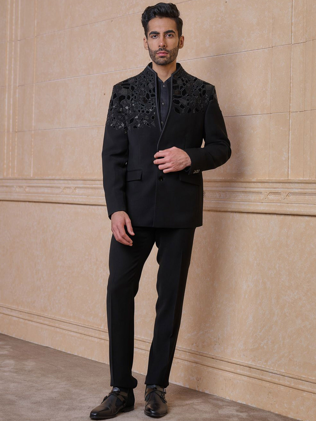 Tasva Men Double-Breasted 3-Piece Suit With Placement Applique Embroidery