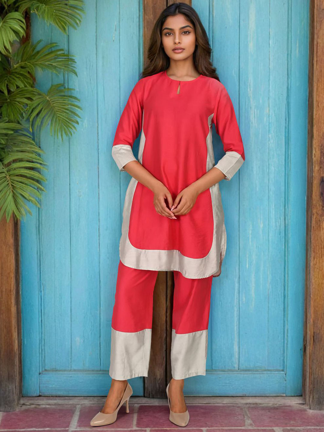 Dora Dori Colorblocked Chanderi Notch Neck Tunic & Trousers