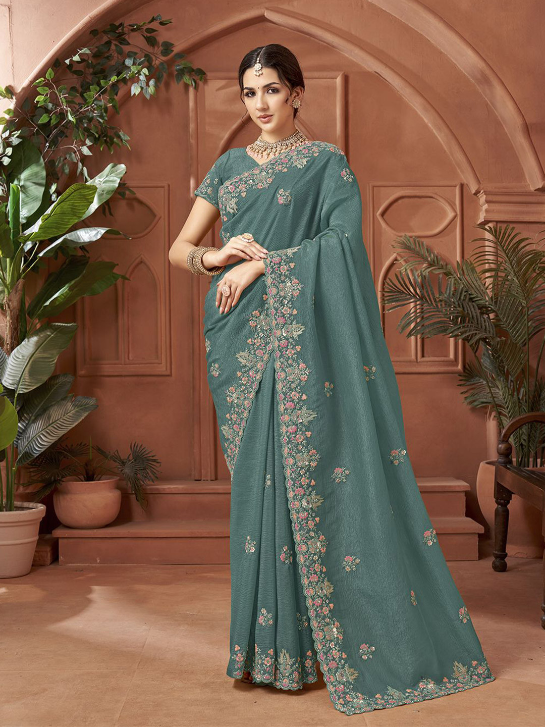 Arron Creats Women Floral Printed Embroidered Festive Saree