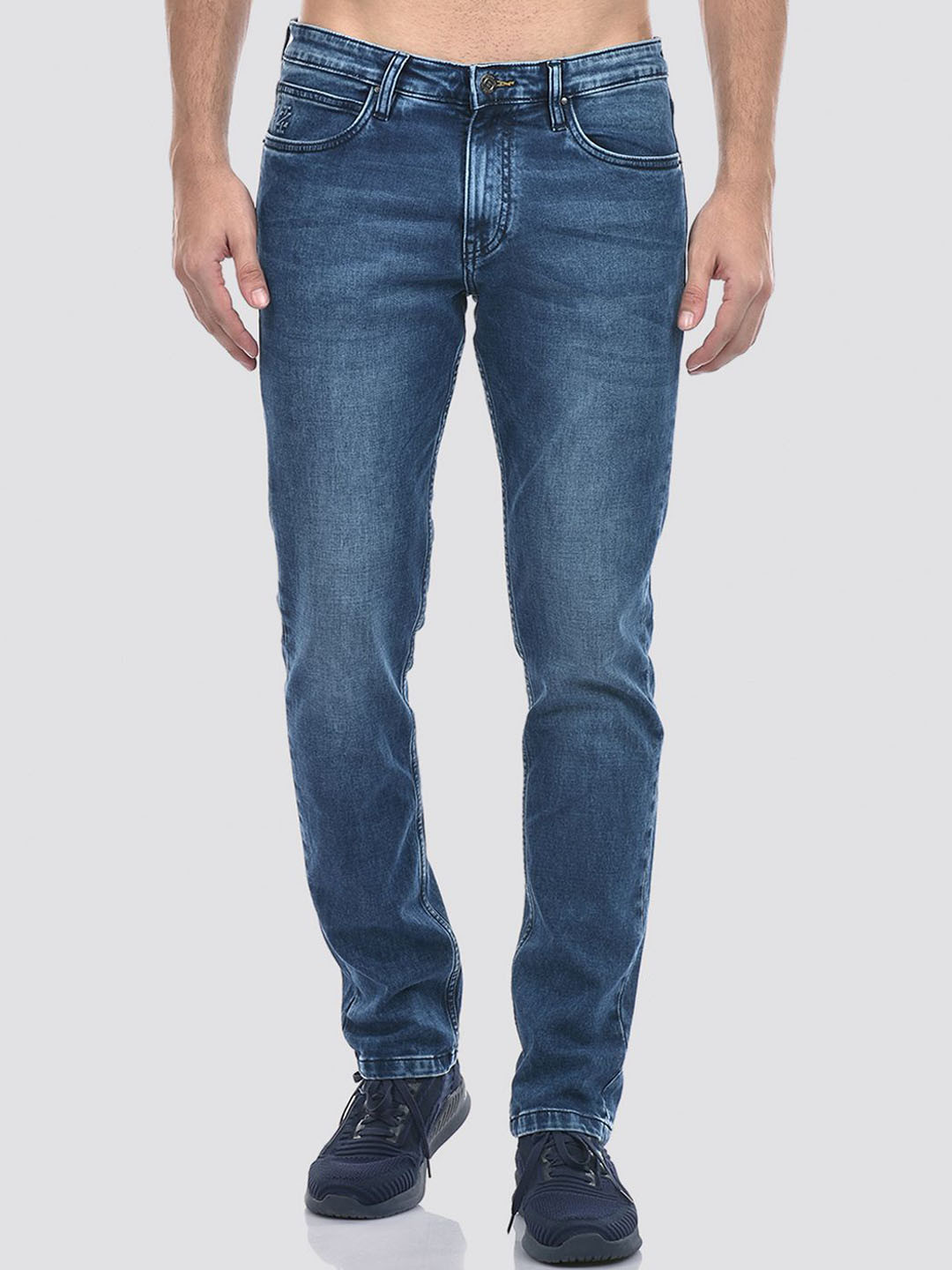 IZOD Men Slim Fit Mid-Rise Light Fade Stretchable Jeans