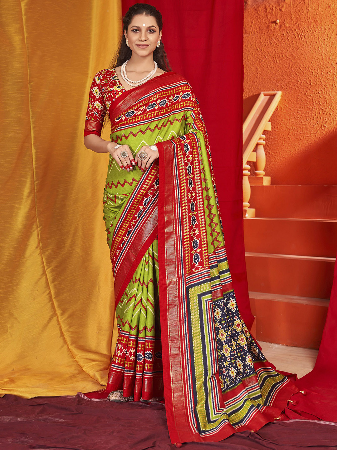 TIRA Women Geometric Printed Woven Design Traditional Patola Saree