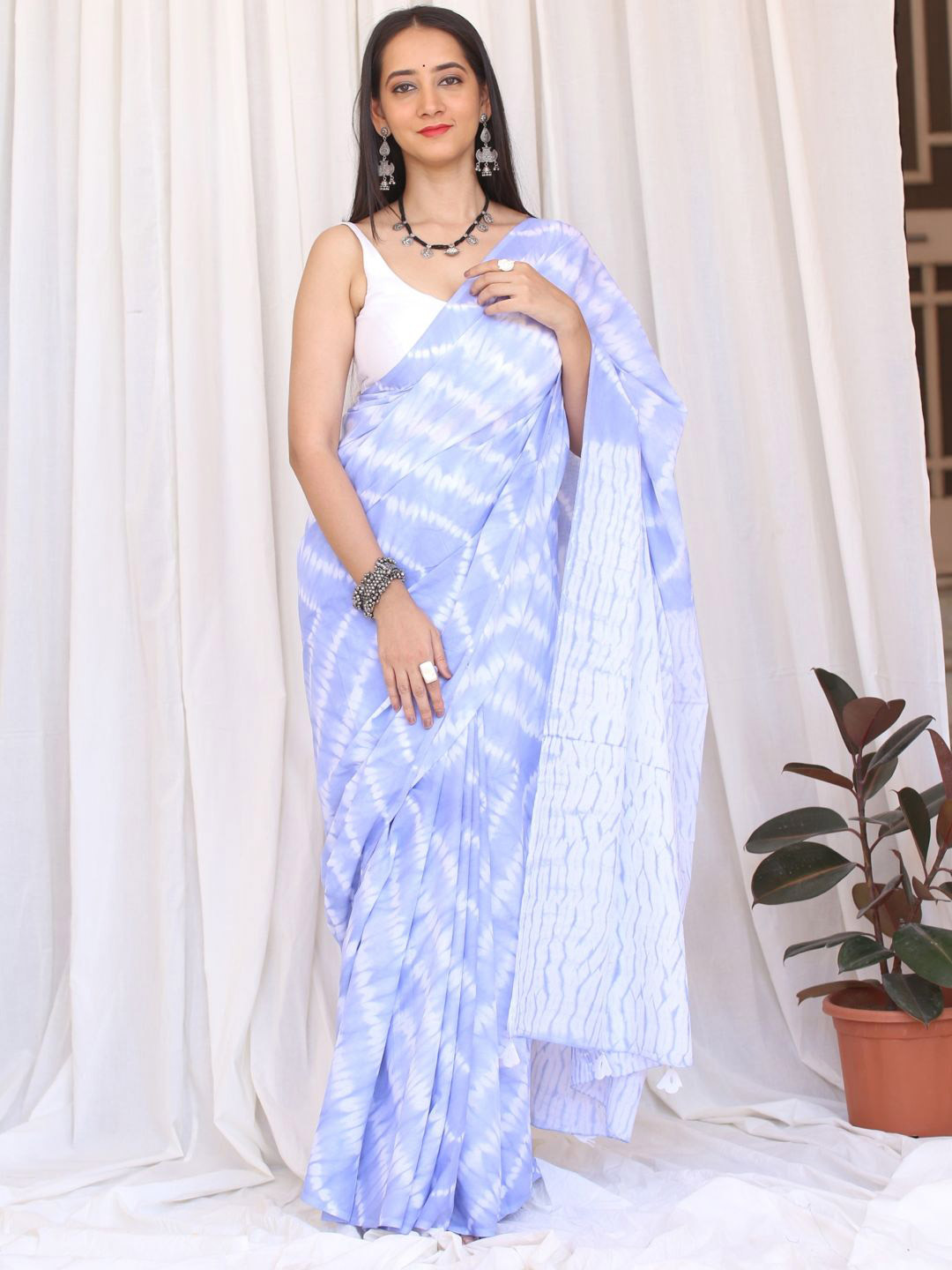 GRAY AND GREEN Nabh Lavender Handtied Shibori Cotton Saree
