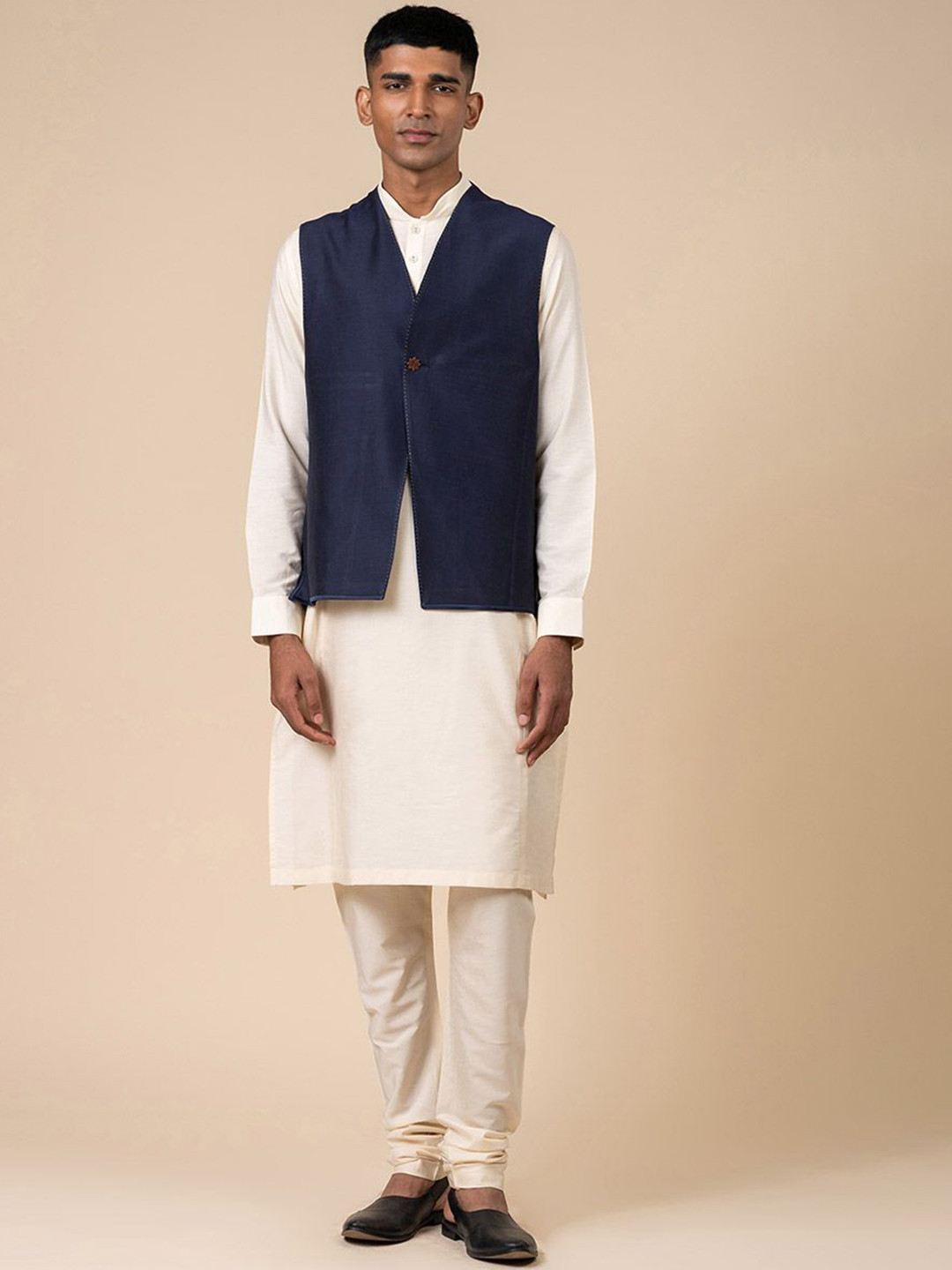 Tasva V-Neck Sleeveless Nehru Jacket With Stitch Detailing