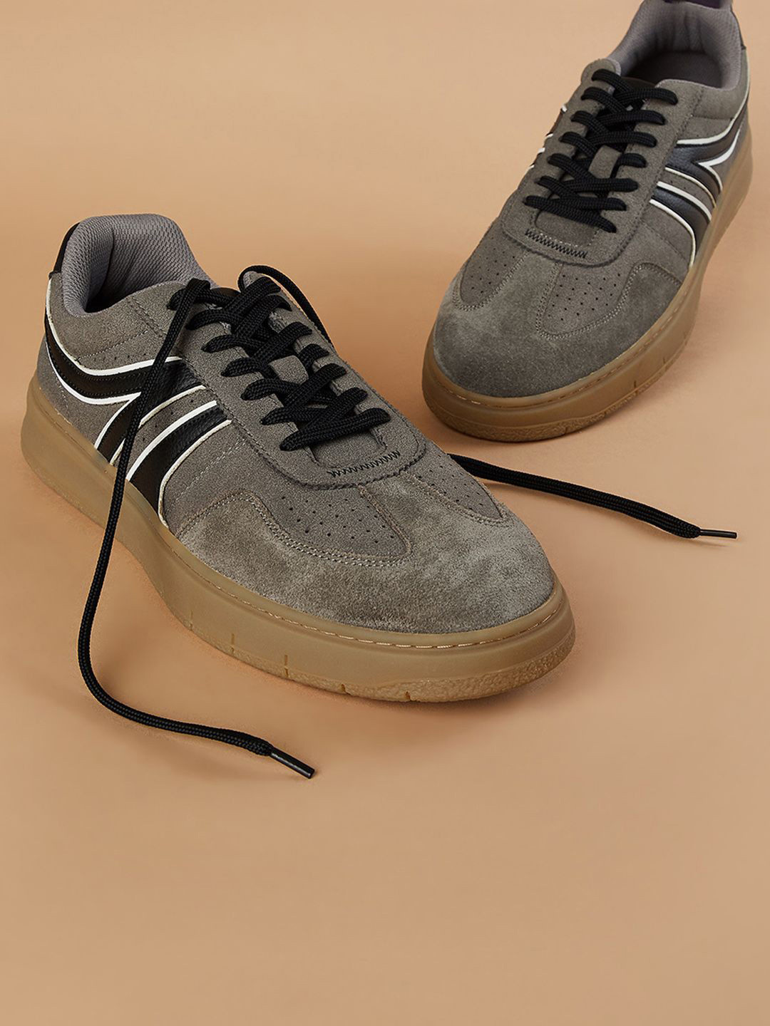 Forca Men Lace-Ups Contrast Sole Round Toe Sneakers