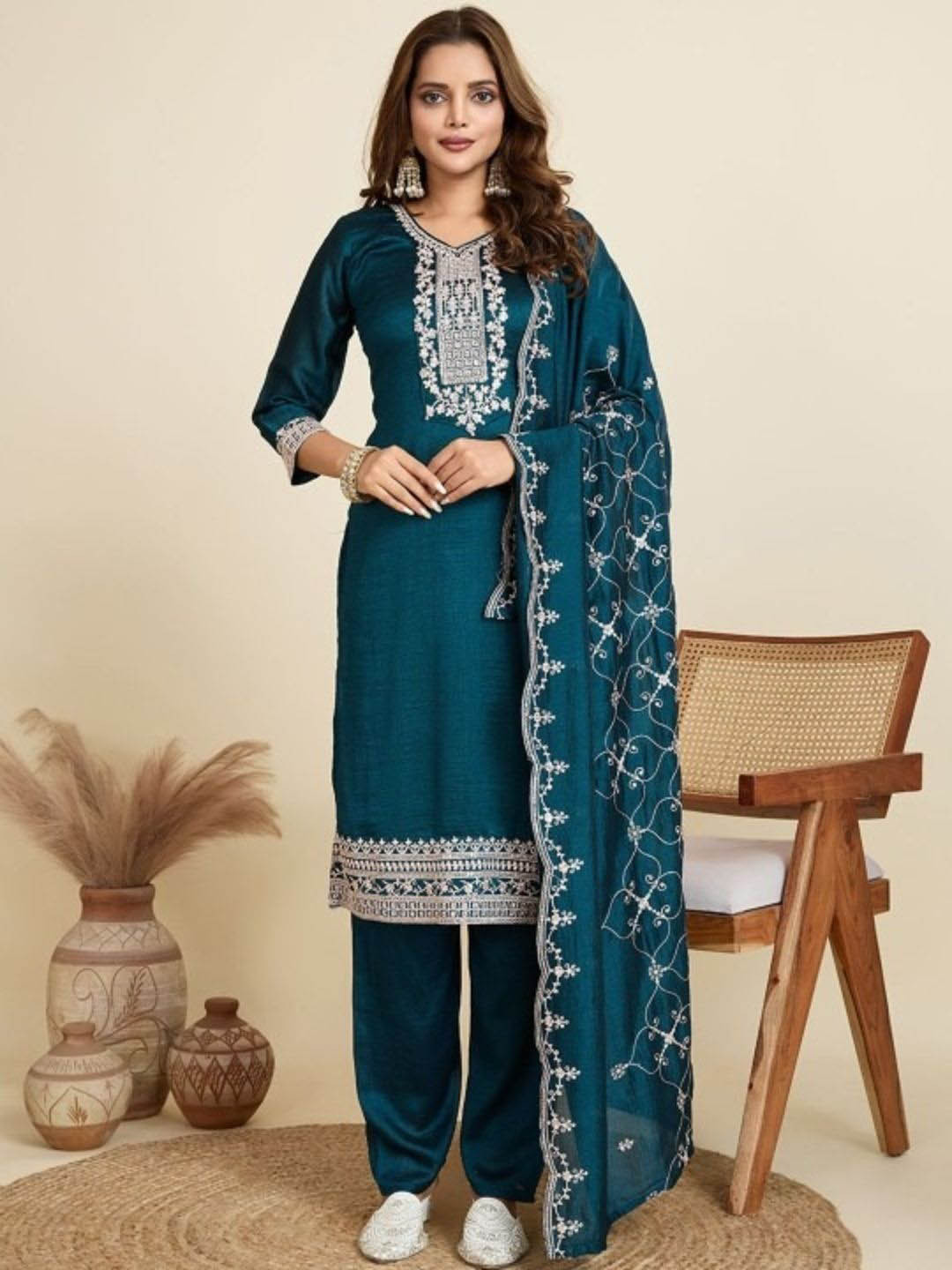 NARI DREAM Women Floral Embroidered Regular Thread Work Kurta with Trousers & With Dupatta