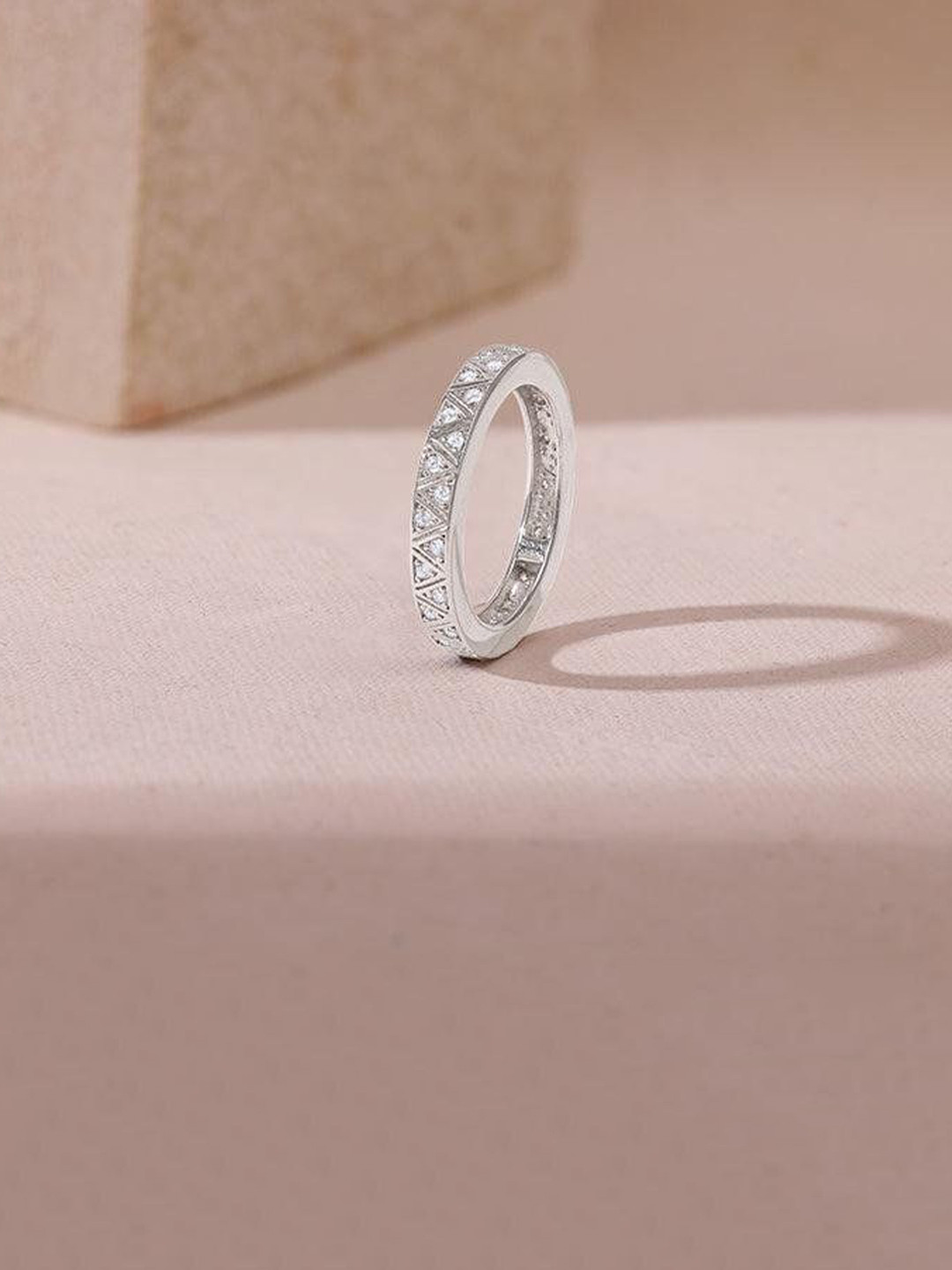 GIVA Men 925 Sliver Rhodium-Plated Zircon Studded Geometric Triangle Inlay Finger Ring